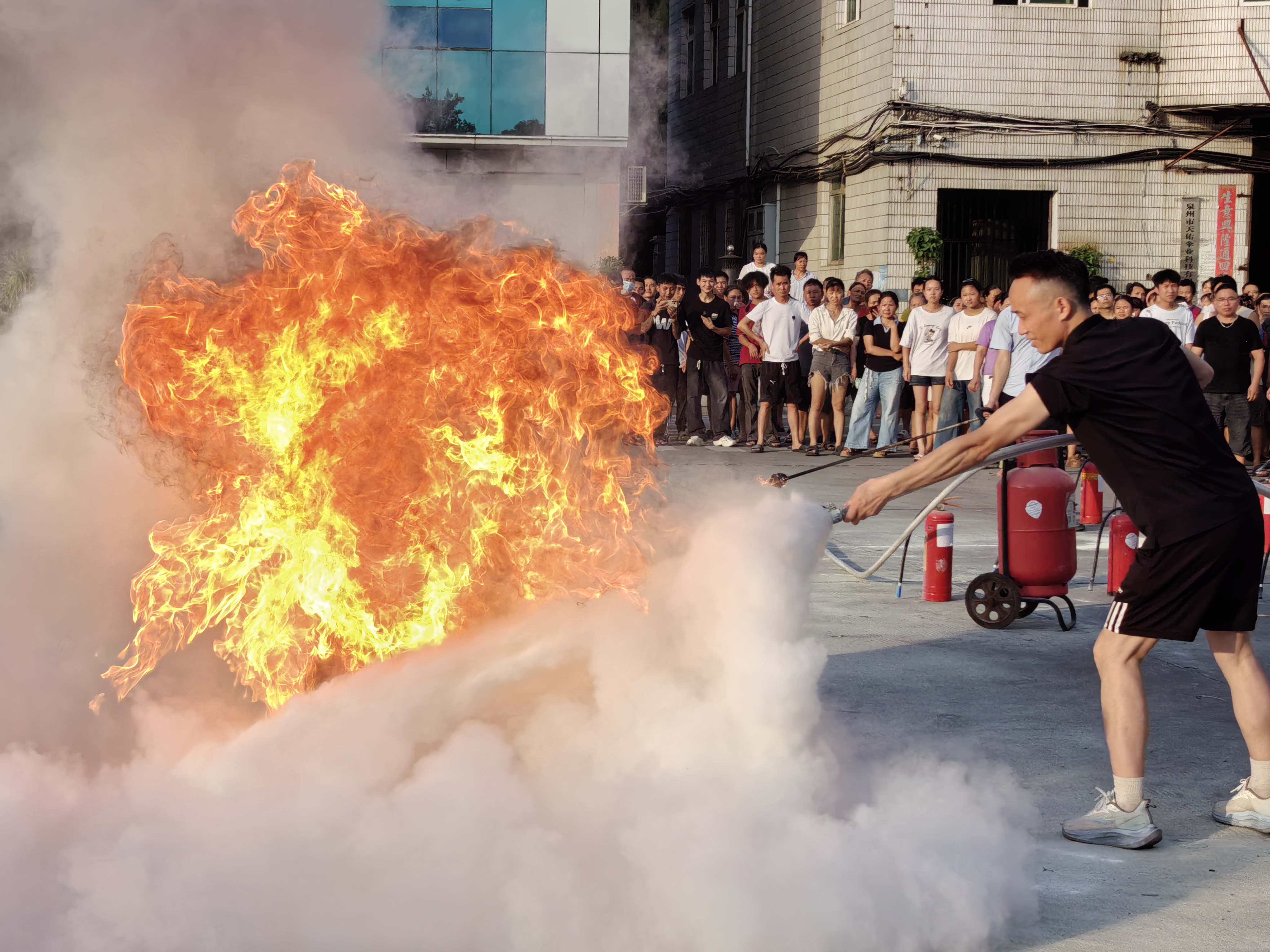以練筑防，平安護航｜福建優(yōu)安納傘業(yè)大型消防應(yīng)急演練圓滿開展！